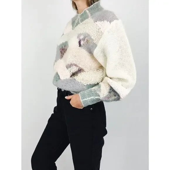 Vintage Intarsia Patterned Hand-Knit SweaterSize L Crew & Scoop Necks